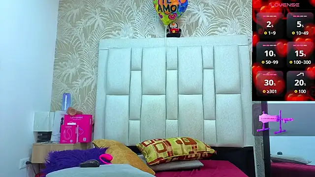 dafnnelewis online show from March 28, 11:11 am