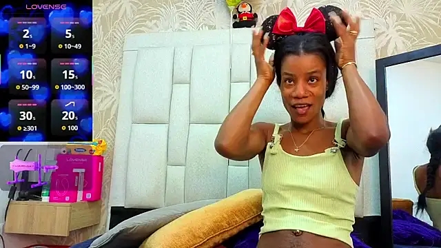 dafnnelewis online show from April 13, 11:25 am