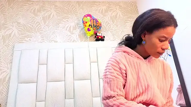 Snapshot of dafnnelewis chatting on February 4, 11:16 am dafnnelewis online show from February 4, 11:16 am