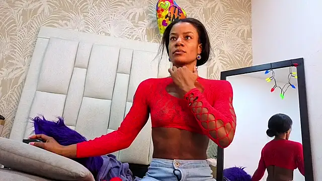 Snapshot of dafnnelewis chatting on February 13, 11:21 am dafnnelewis online show from February 13, 11:21 am