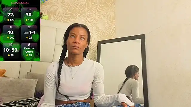 dafnnelewis online show from May 26, 11:08 am