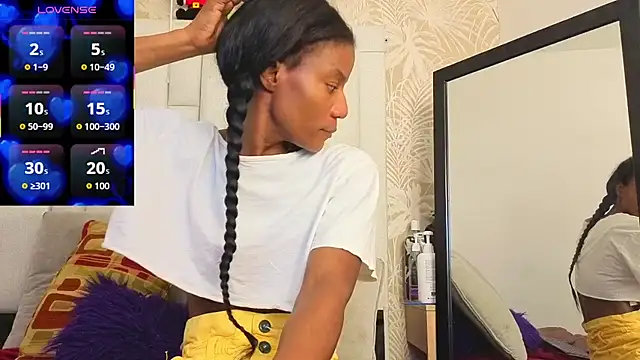 dafnnelewis online show from May 27, 11:28 am