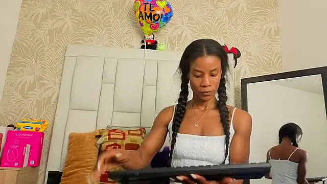 dafnnelewis online show from April 22, 12:01 pm