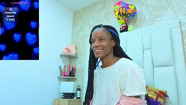 Snapshot of dafnnelewis chatting on June 22, 11:18 am dafnnelewis online show from June 22, 11:18 am