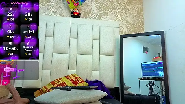 dafnnelewis online show from April 9, 11:16 am