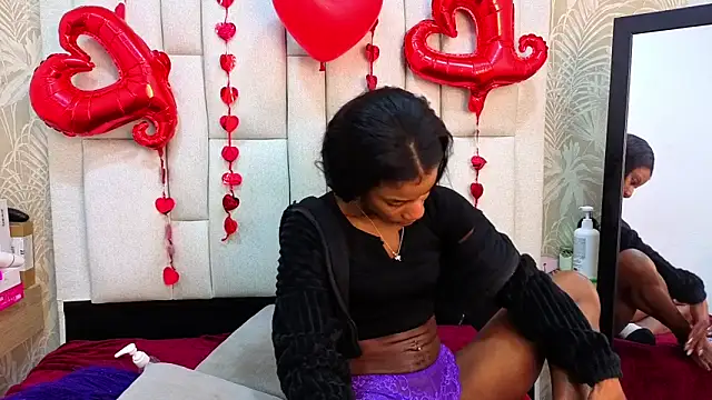 Snapshot of dafnnelewis chatting on February 17, 11:18 am dafnnelewis online show from February 17, 11:18 am