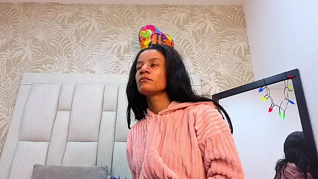 Snapshot of dafnnelewis chatting on February 3, 11:15 am dafnnelewis online show from February 3, 11:15 am