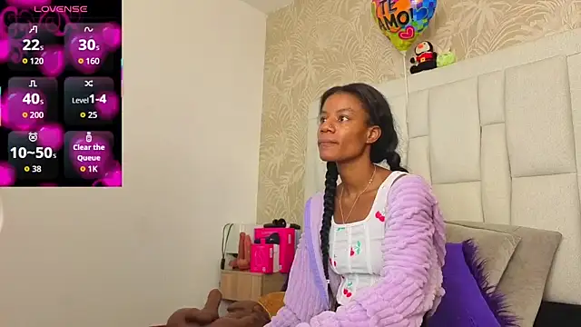 dafnnelewis online show from May 30, 11:16 am