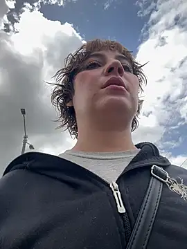 Maggie Geller online show from February 5, 5:42 pm