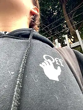 Snapshot of Maggie_Geller chatting on November 19, 4:40 pm Maggie Geller online show from November 19, 4:40 pm