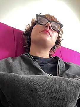 Maggie Geller online show from February 19, 8:39 pm