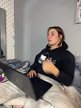Maggie Geller online show from March 5, 11:27 pm
