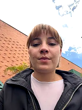 Snapshot of Maggie_Geller chatting on December 4, 6:40 pm Maggie Geller online show from December 4, 6:40 pm