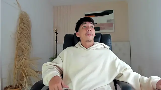 ISAAC CRYSTON online show from November 5, 7:50 pm