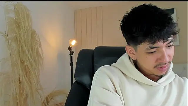 ISAAC CRYSTON online show from November 14, 8:34 pm