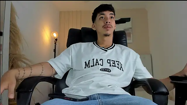 ISAAC CRYSTON online show from December 1, 8:42 pm