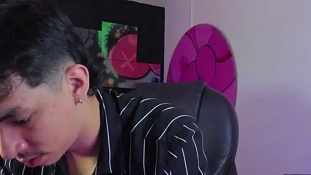 ISAAC CRYSTON online show from October 31, 8:27 pm