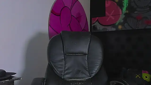 ISAAC CRYSTON online show from October 21, 7:24 pm