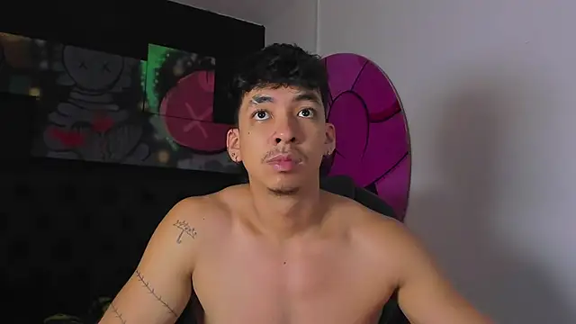 ISAAC CRYSTON online show from October 30, 7:33 pm