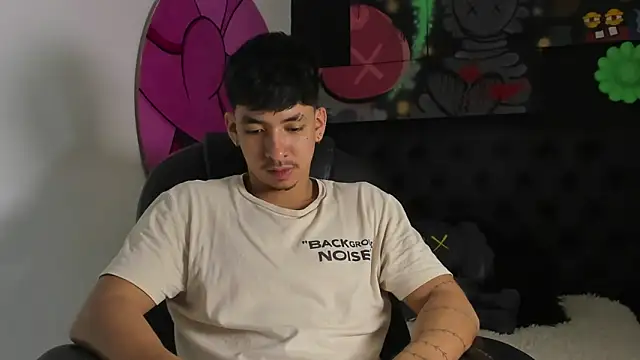 ISAAC CRYSTON online show from November 11, 8:03 pm