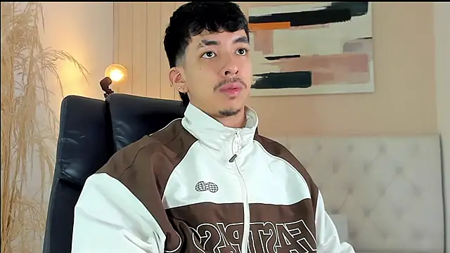 ISAAC CRYSTON online show from November 24, 8:53 pm