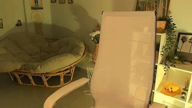 KiraMontoya online show from March 23, 12:15 am