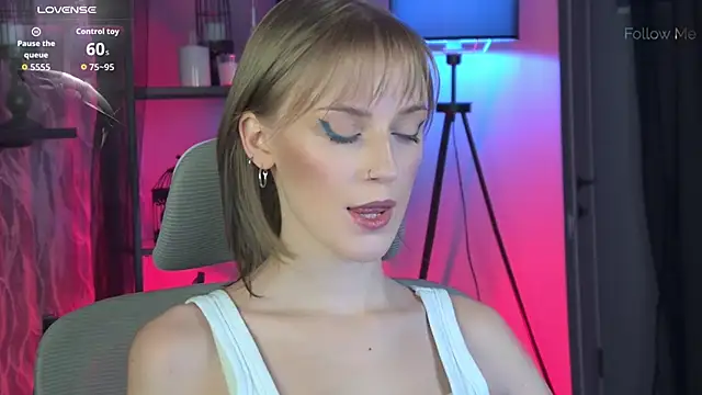 KiraMontoya online show from January 5, 5:49 pm