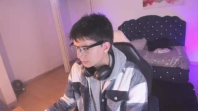 Snapshot of Golden-Boyy chatting on September 10, 3:27 am Golden-Boyy online show from September 10, 3:27 am