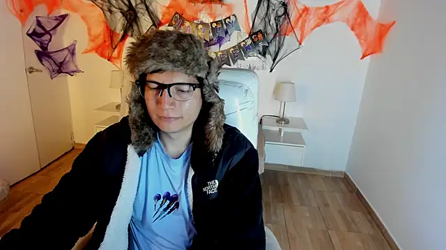 Snapshot of Golden-Boyy chatting on October 18, 3:52 am Golden-Boyy online show from October 18, 3:52 am
