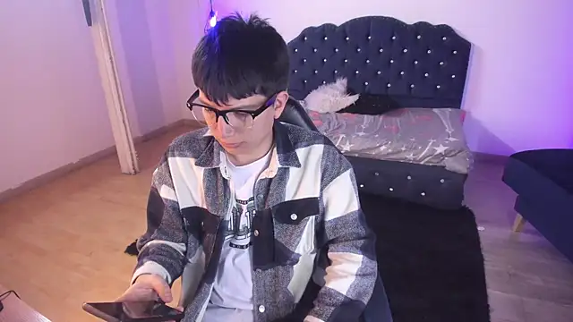 Snapshot of Golden-Boyy chatting on September 15, 3:29 am Golden-Boyy online show from September 15, 3:29 am