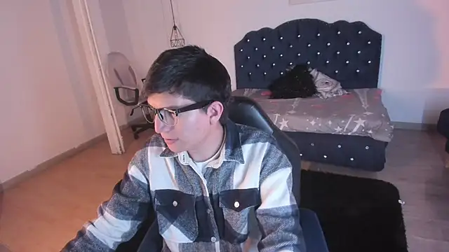 Snapshot of Golden-Boyy chatting on September 26, 3:35 am Golden-Boyy online show from September 26, 3:35 am