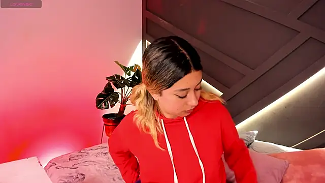 cloe palmer online show from March 6, 11:20 pm