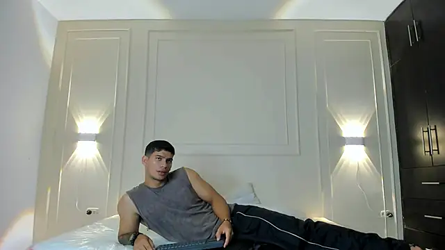 Snapshot of ANDRES_STUD chatting on June 22, 3:47 am ANDRES STUD online show from June 22, 3:47 am