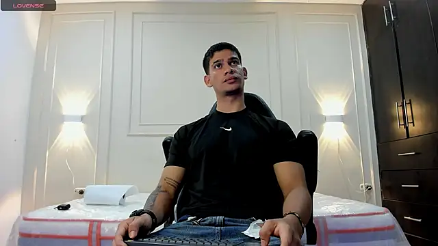 ANDRES STUD online show from May 5, 4:15 am