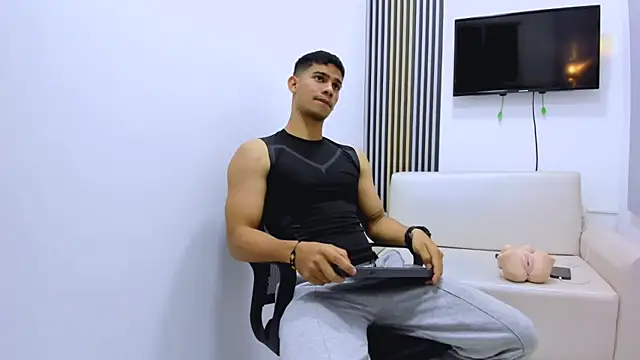 ANDRES STUD online show from February 7, 5:15 am