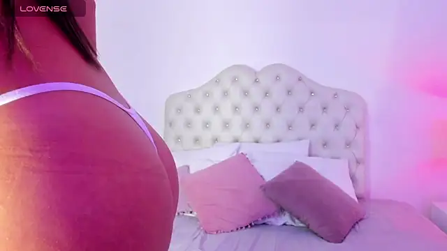 Snapshot of FelicityAdams chatting on February 17, 1:00 pm FelicityAdams online show from February 17, 1:00 pm