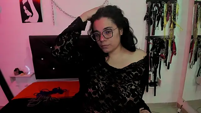 Julieta Carden  online show from April 15, 7:40 pm