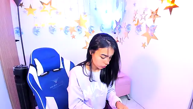 Snapshot of julieta_fn chatting on October 23, 2:05 pm julieta fn online show from October 23, 2:05 pm