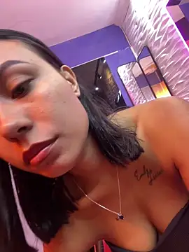 Snapshot of julieta_fn chatting on June 12, 2:04 pm julieta fn online show from June 12, 2:04 pm