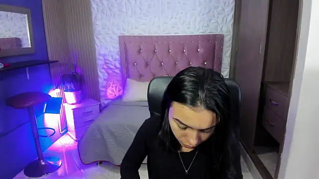 Snapshot of julieta_fn chatting on July 15, 2:02 pm julieta fn online show from July 15, 2:02 pm