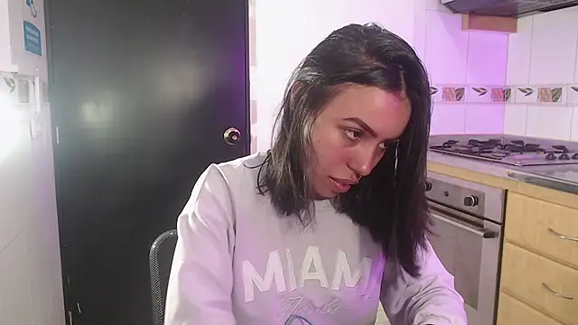Snapshot of julieta_fn chatting on July 7, 12:52 pm julieta fn online show from July 7, 12:52 pm