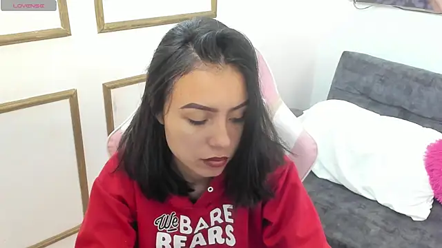 Snapshot of julieta_fn chatting on July 10, 2:28 pm julieta fn online show from July 10, 2:28 pm