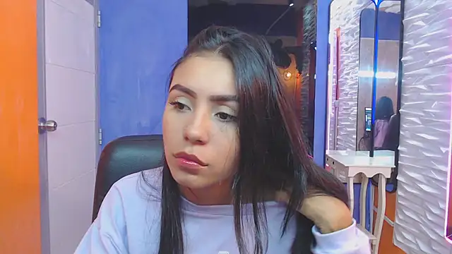 Snapshot of julieta_fn chatting on November 25, 2:28 pm julieta fn online show from November 25, 2:28 pm