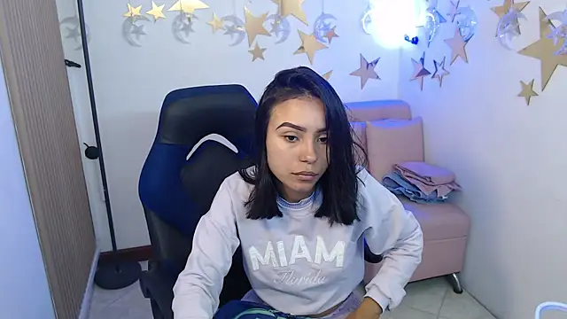 Snapshot of julieta_fn chatting on June 30, 1:44 pm julieta fn online show from June 30, 1:44 pm