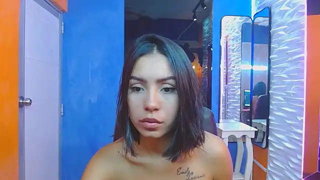 Snapshot of julieta_fn chatting on December 3, 1:43 pm julieta fn online show from December 3, 1:43 pm