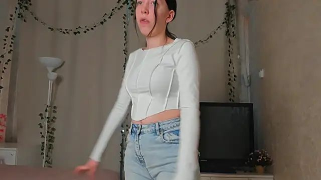 ErlinaBrabazon online show from February 6, 7:35 am