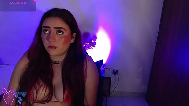 Snapshot of alaia_sweetxxx chatting on November 22, 1:48 am alaia sweetxxx online show from November 22, 1:48 am