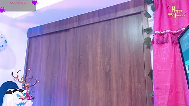 Snapshot of alaia_sweetxxx chatting on October 29, 1:26 am alaia sweetxxx online show from October 29, 1:26 am