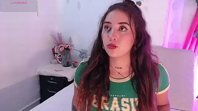 Snapshot of alaia_sweetxxx chatting on March 14, 3:59 am alaia sweetxxx online show from March 14, 3:59 am