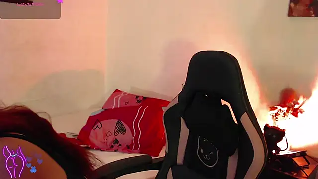 Snapshot of alaia_sweetxxx chatting on November 20, 1:28 am alaia sweetxxx online show from November 20, 1:28 am